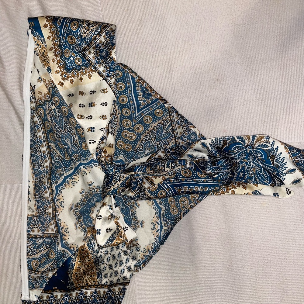 Shein bandana top. Ties in back. SIZE: medium